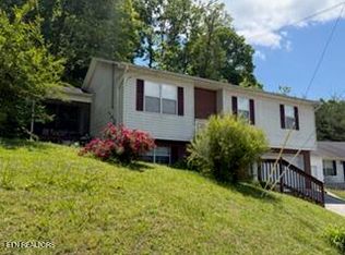 8946 Heathercrest Dr, Powell, TN 37849
