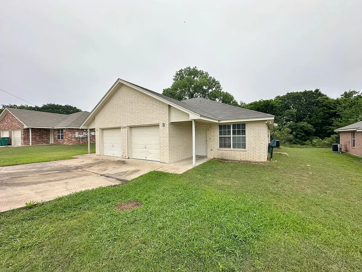 Building Photo - 2207 Indian Trl