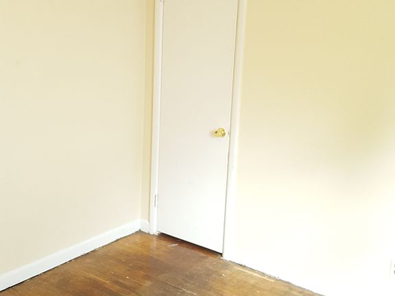 2nd image of 2221 Chester St