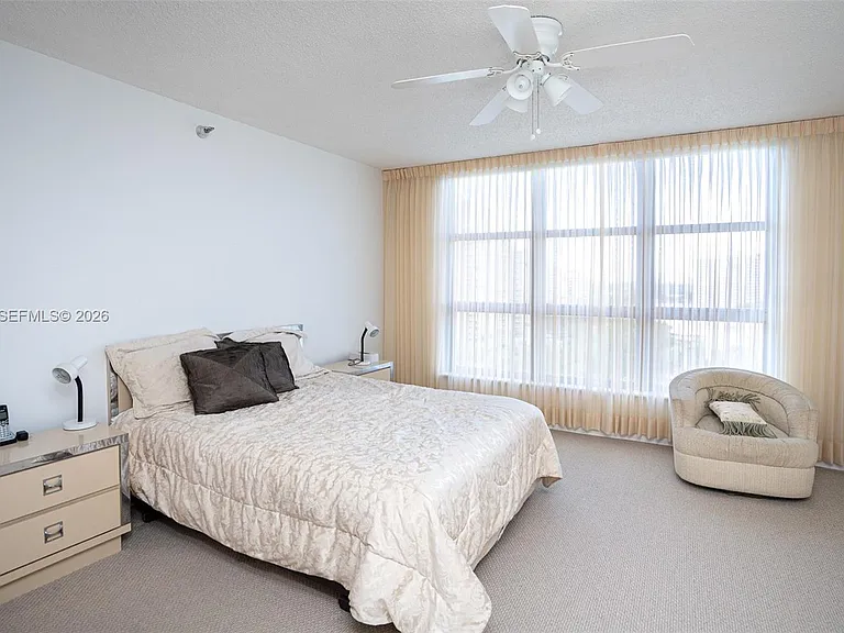 3530 Mystic Pointe Dr #1401 — Photo 29