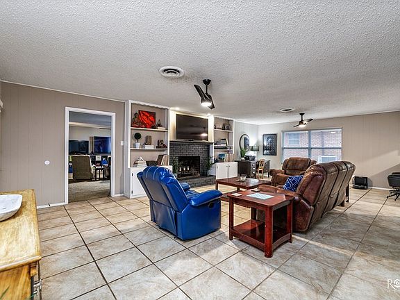 4th image of 3237 Tanglewood Dr