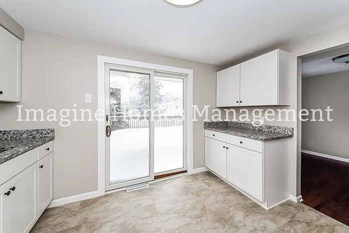 9389 Gettysburg Dr — Photo 7