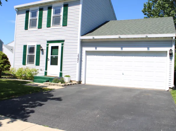 2382 N Quaker Hollow Ln, Round Lake Beach, IL 60073