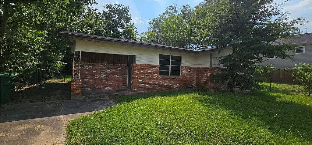 2 bed, 1.5 bath, 960 sqft, $1,300 — Photo 1