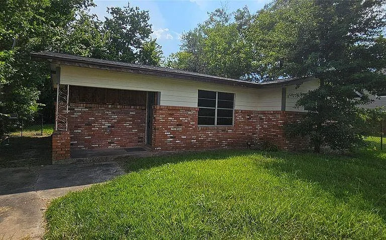 3610 Dennis St — Photo 1