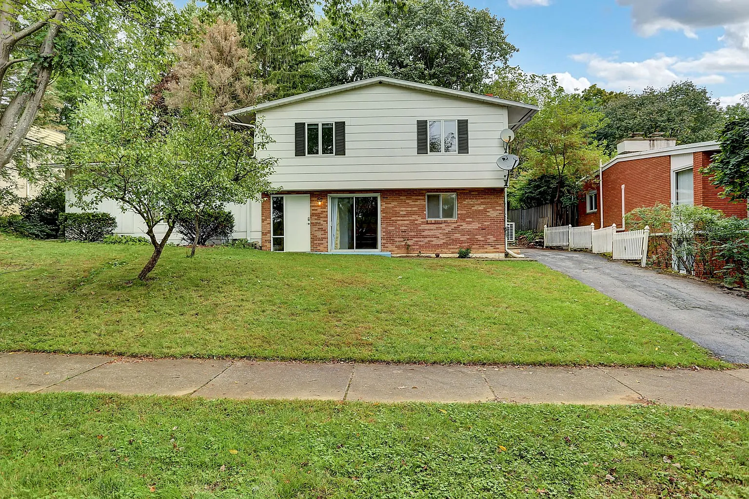 667 Glenn Rd photo 1
