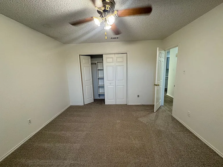 801 SE 4th St #103 — Photo 17