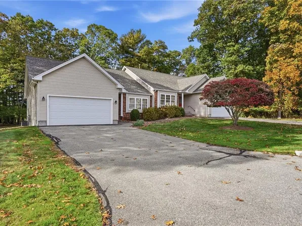 249 Spencer Woods Dr, Warwick, RI 02818