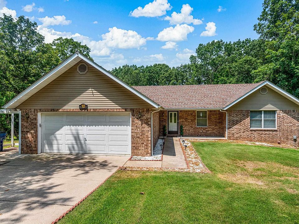 1st image of 10 Stonehedge Dr