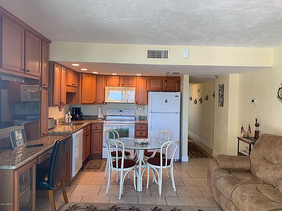 4th image of 3647 S Atlantic Ave #307