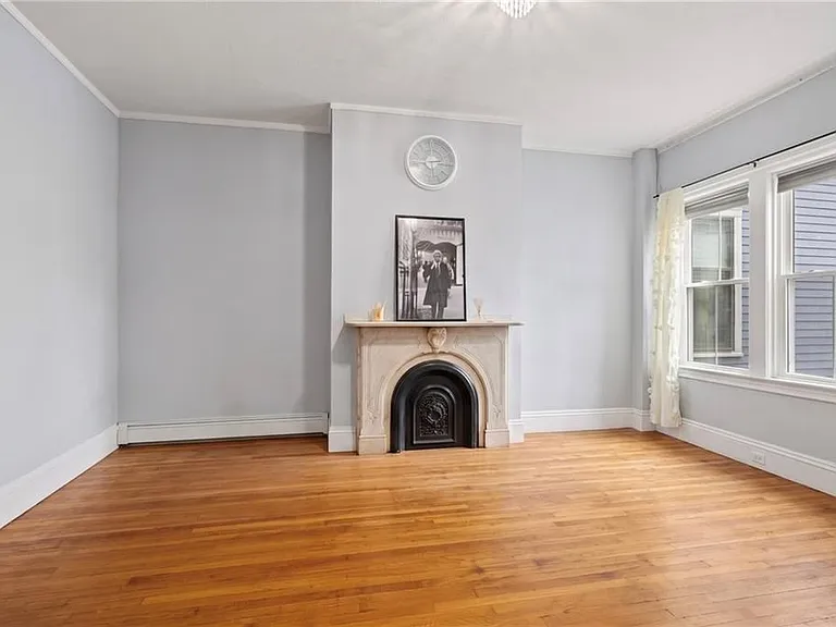 182 Bowen St #11 — Photo 6