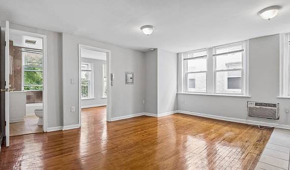 5th image of 3416 Spring Garden St #B29