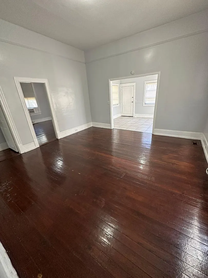 Fully renovated Single Family 2/1 available for immediate rent! — Photo 2