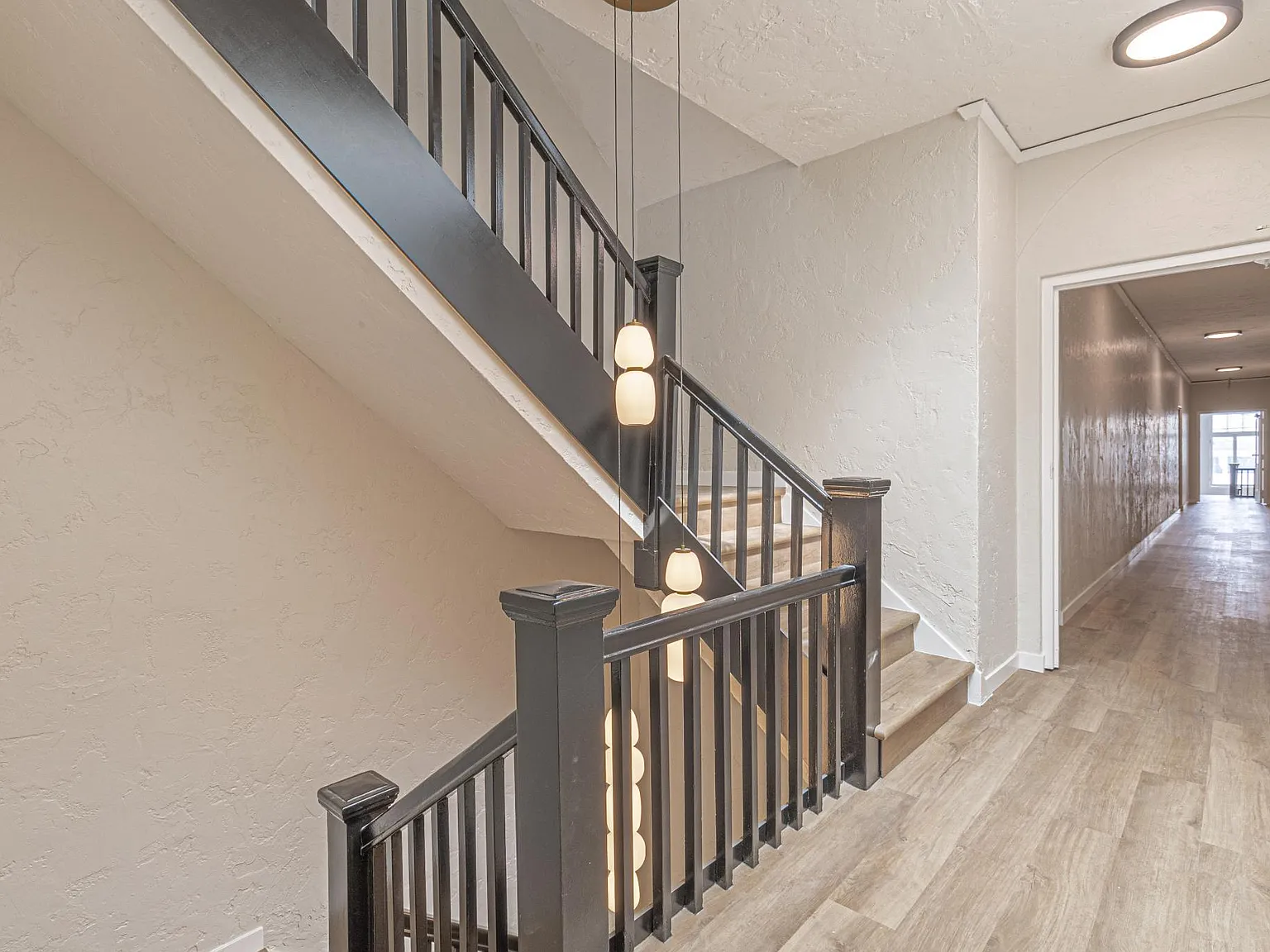 1 bed, 875 sqft, $2,400 — Photo 4