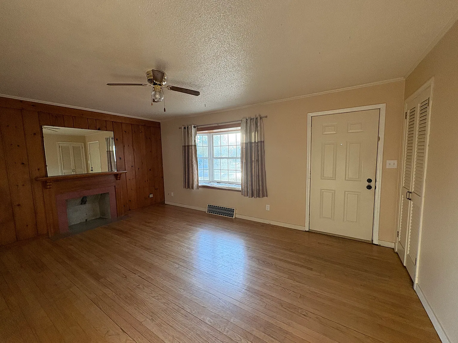 3 bed, 1561 sqft, $2,000 — Photo 3