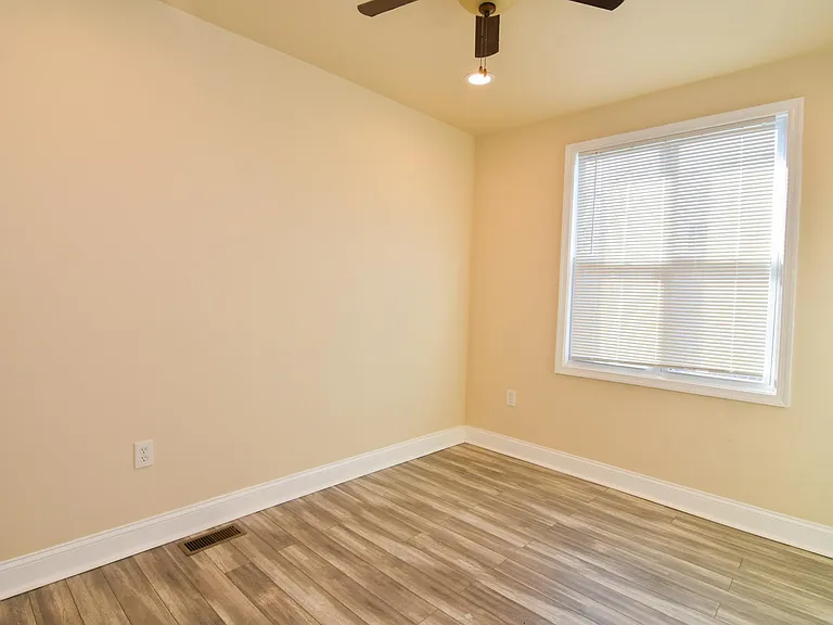 2722 Parkwood Ave — Photo 16