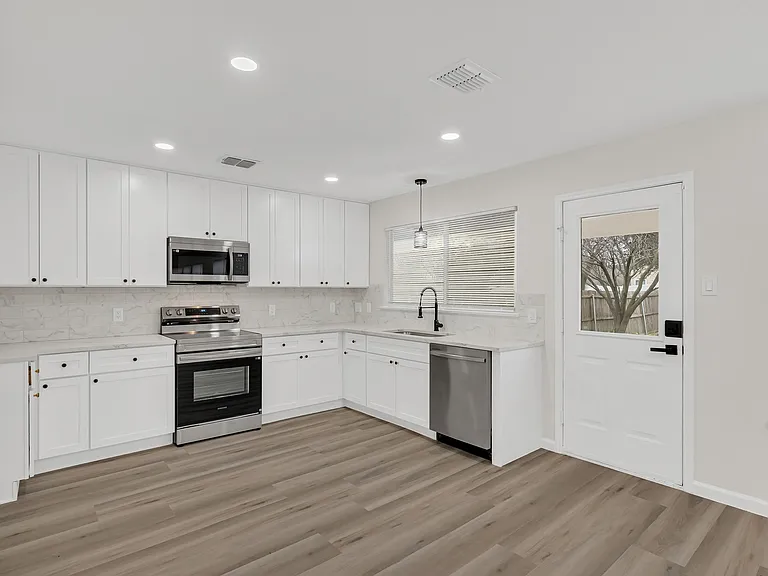438 Stanley Falls Dr — Photo 17