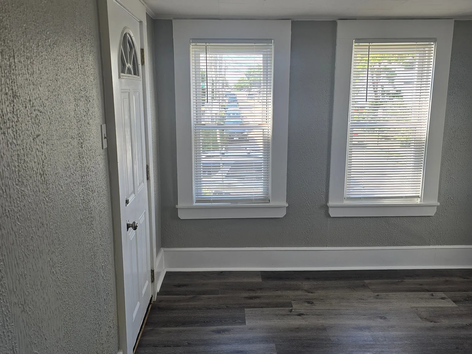 Studio, 450 sqft, $1,300 — Photo 2