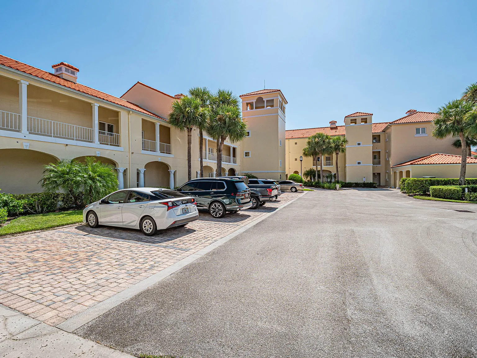 1 bed, 1.5 bath, 871 sqft, $1,500 — Photo 3