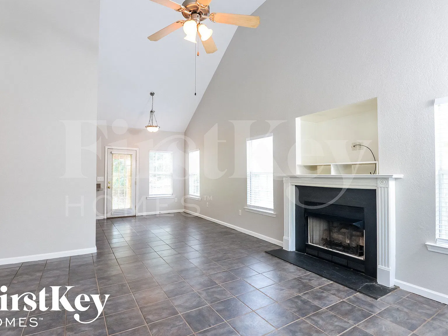 3 bed, 2.0 bath, 1240 sqft, $1,695 — Photo 3