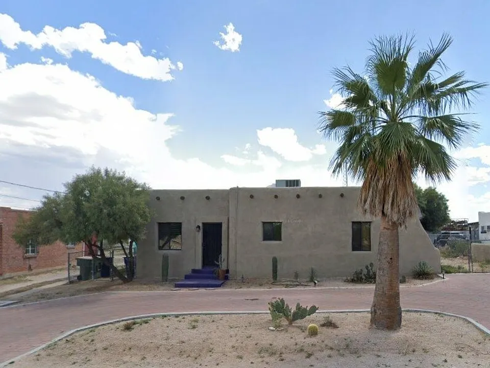 102 E Laguna St