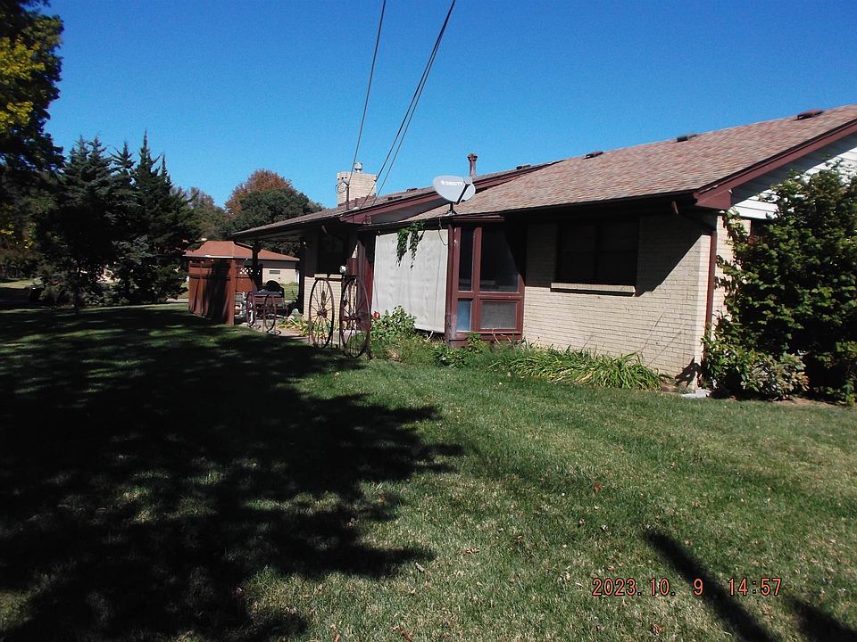 2nd image of 1621 N Edwards Ave