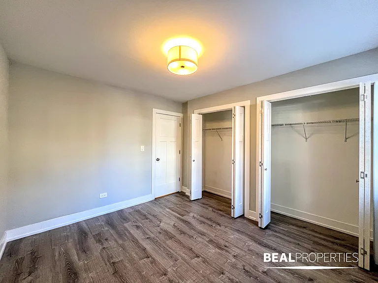 445 W Barry — Photo 91