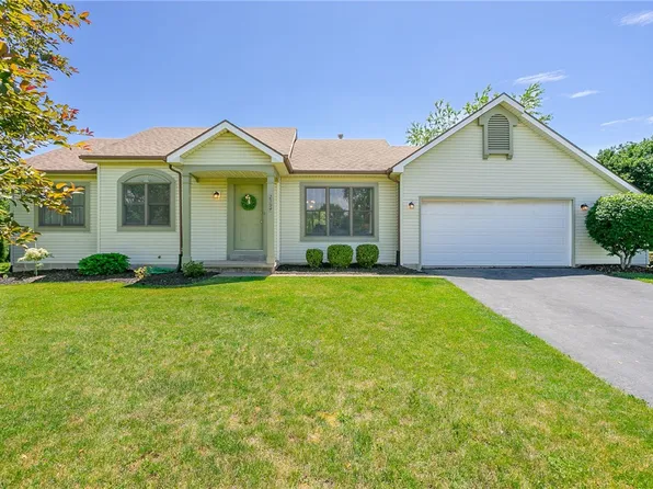 2394 Murphy Ln, Macedon, NY 14502