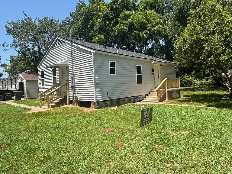1601 Traffic St — Photo 2