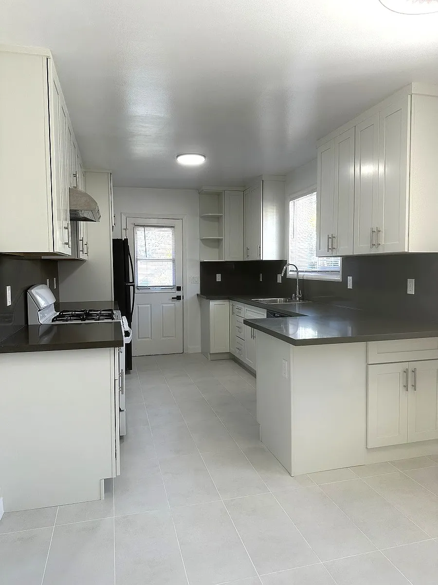 Building Photo - 805 Rollins Rd #5