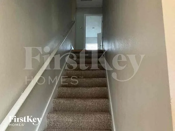 4 bed, 2.5 bath, 2476 sqft, $2,990 — Photo 4