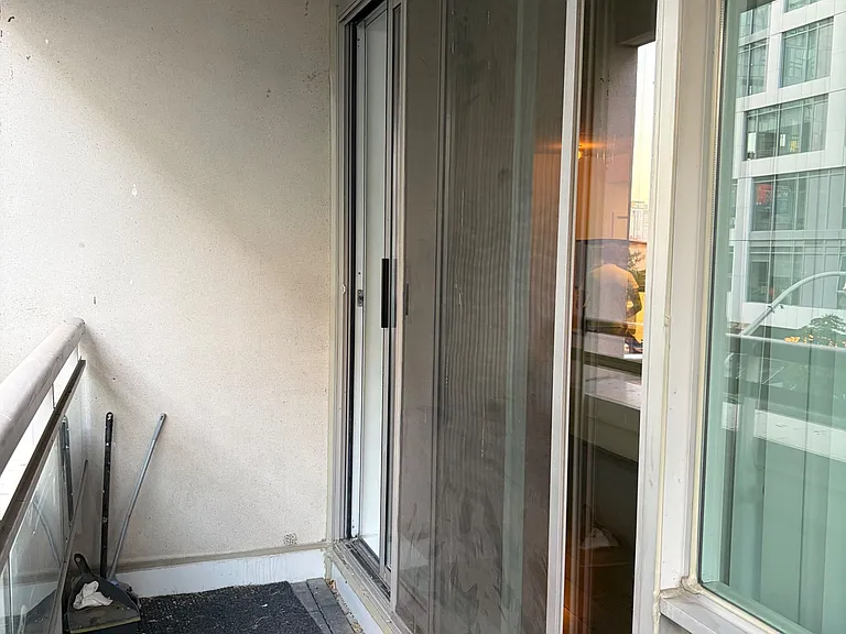 38 Niagara St #304 — Photo 22