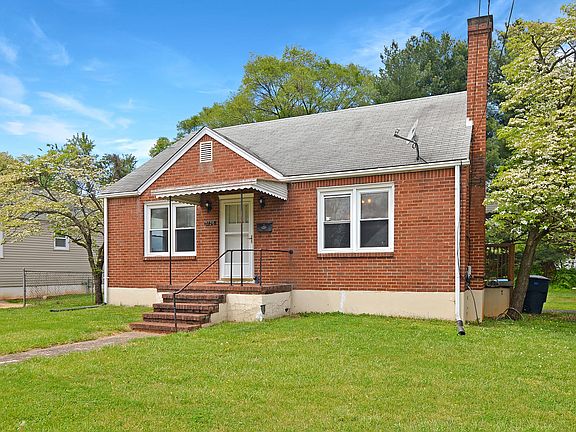 2nd image of 3136 Yardley Dr NW