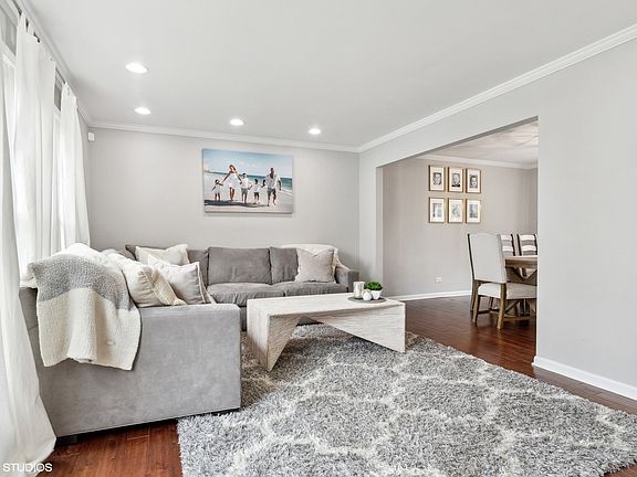 4th image of 1344 Logsdon Ln