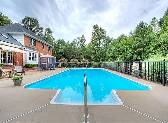 5th image of 18237 Flemings Mill Dr