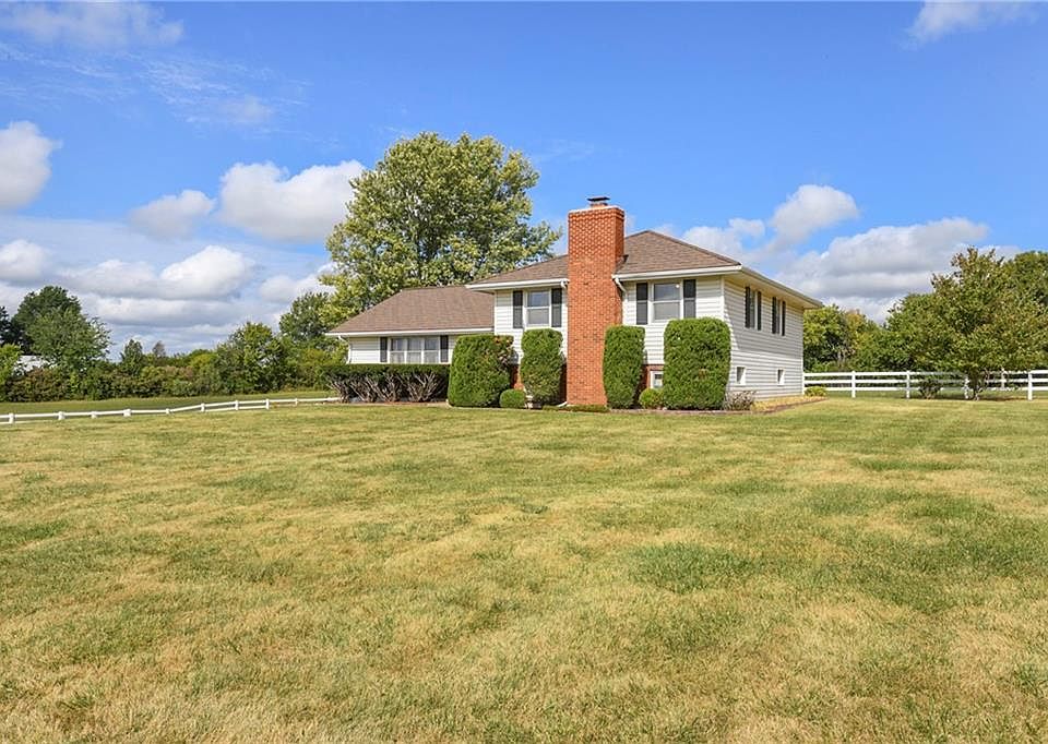1st image of 25531 Tonganoxie Dr