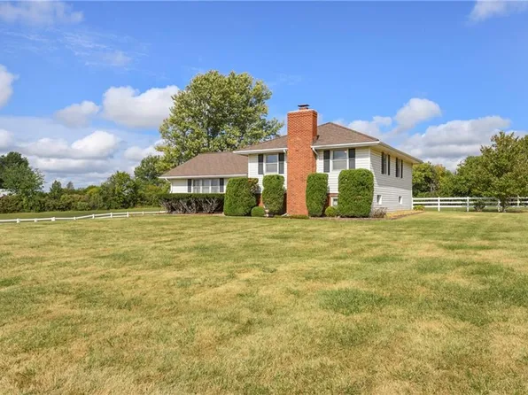 25531 Tonganoxie Dr, Leavenworth, KS 66048