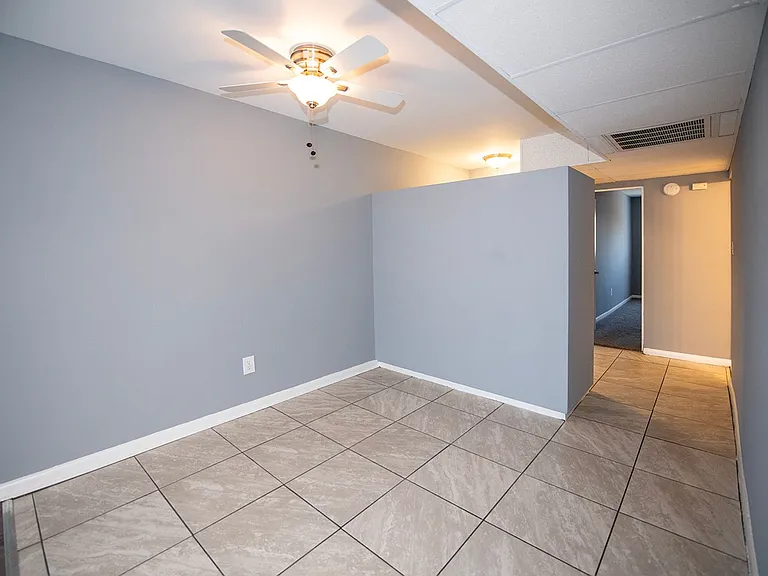 Creswood Apartments- Come home to Convenience! — Photo 23