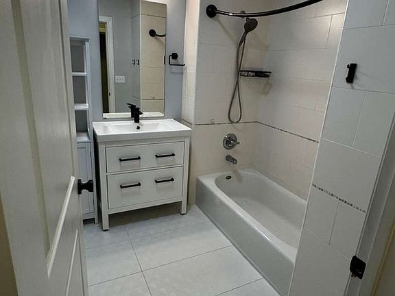 4th image of 89 Goethe St APT 7