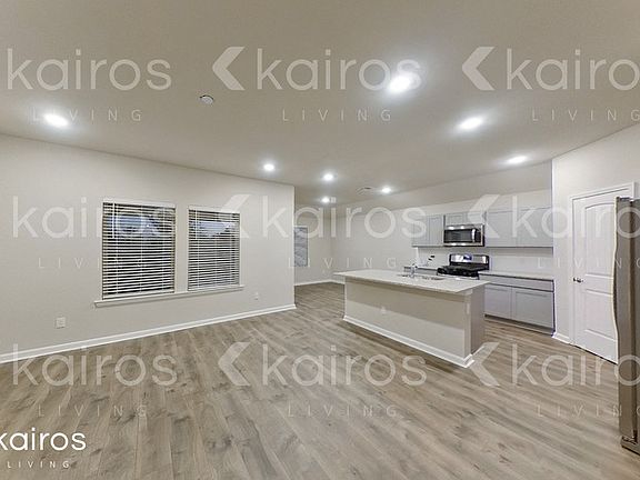 3rd image of 102 Royal Oak St
