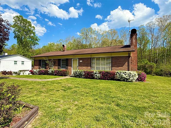 3rd image of 902 Meadowood Dr NE