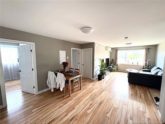 5th image of 104 Katherine Ave