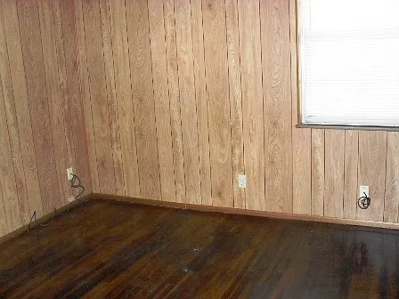 910 San Antonio St — Photo 5