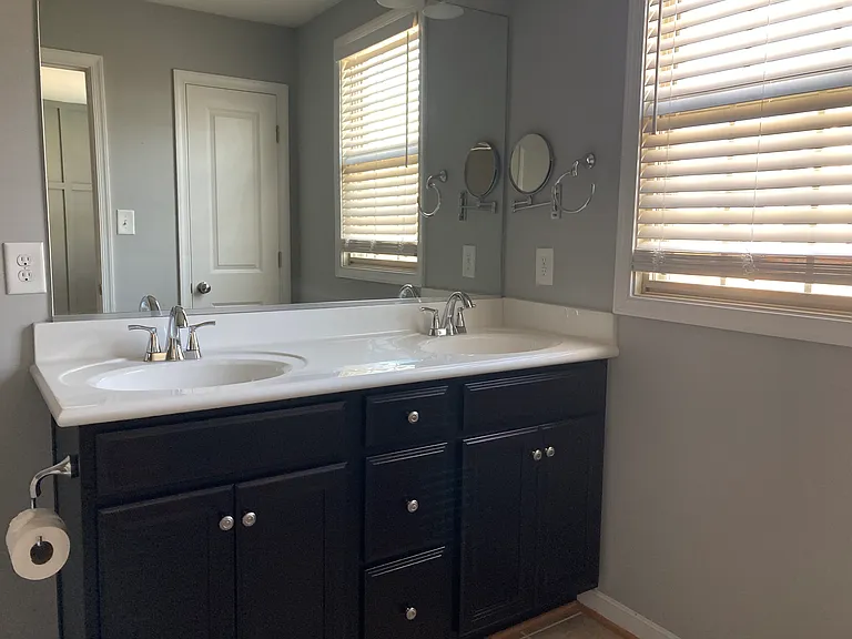 10942 Parkshire Ln — Photo 12