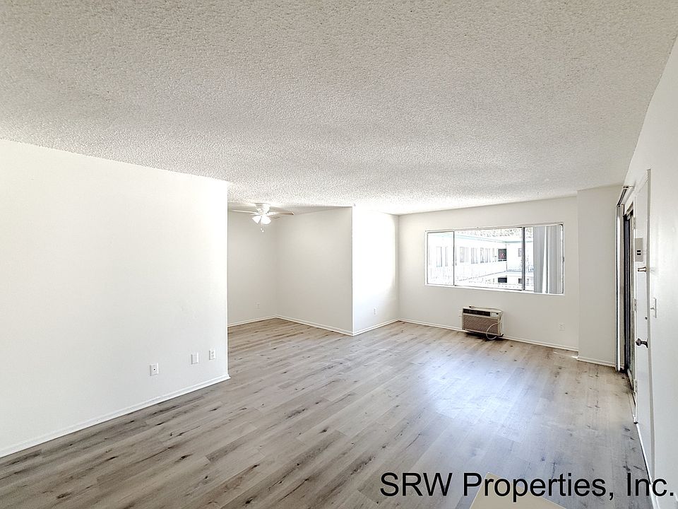1st image of 5000 Woodman Ave APT 16
