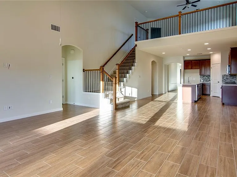 15900 Cessida St — Photo 24