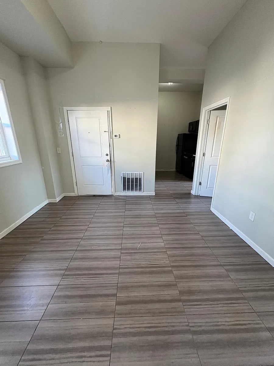 Building Photo - 234 N 18th St #1F