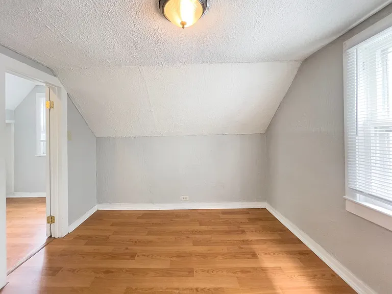 2217 S Jefferson St — Photo 14