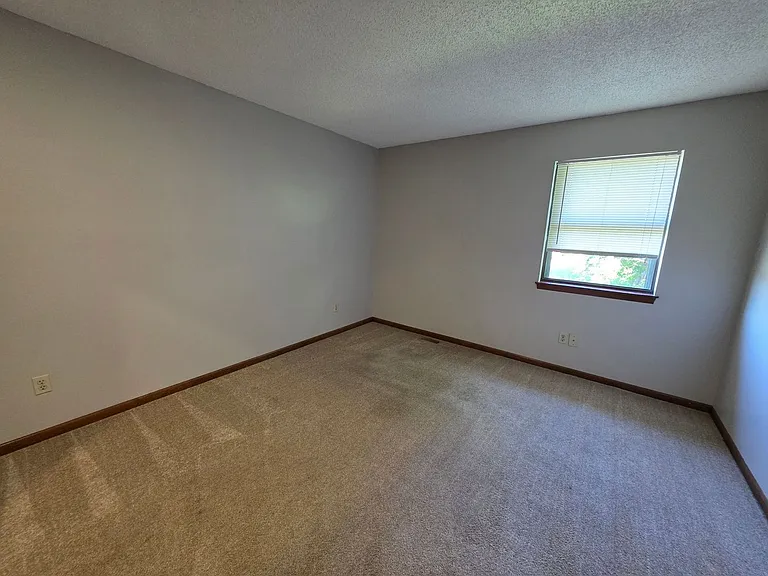 18904 Manor Dr — Photo 10