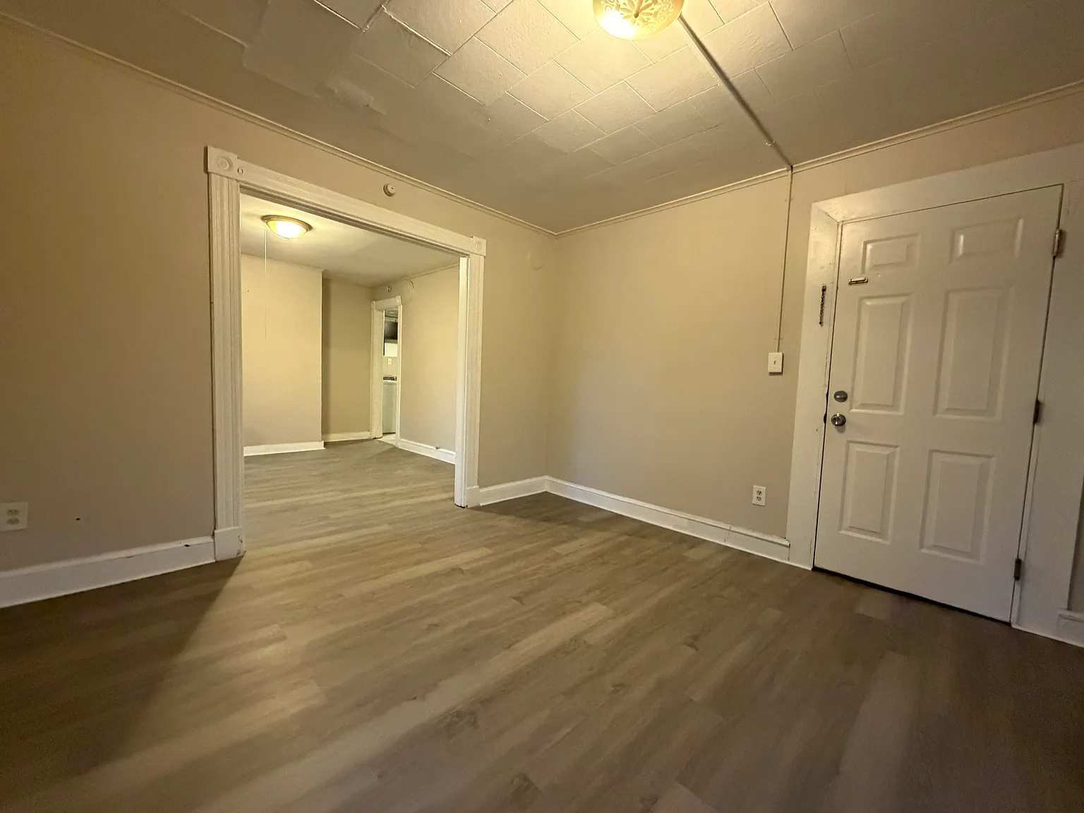 2 bed, 835 sqft, $1,395 — Photo 1